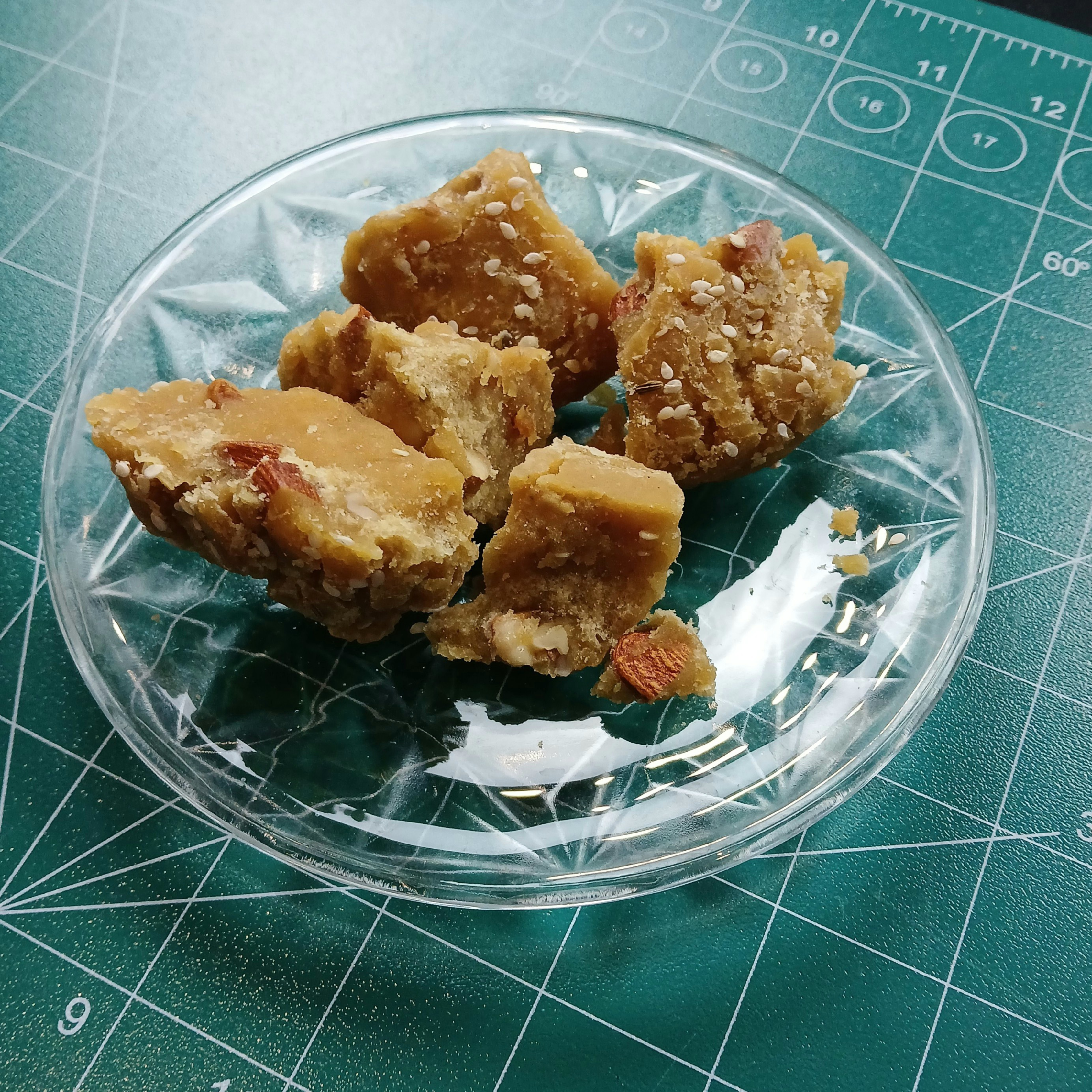 Organic Gur with Nuts , Mawa Wala Gur  ( فارم ہاؤس کا 99% خالص )