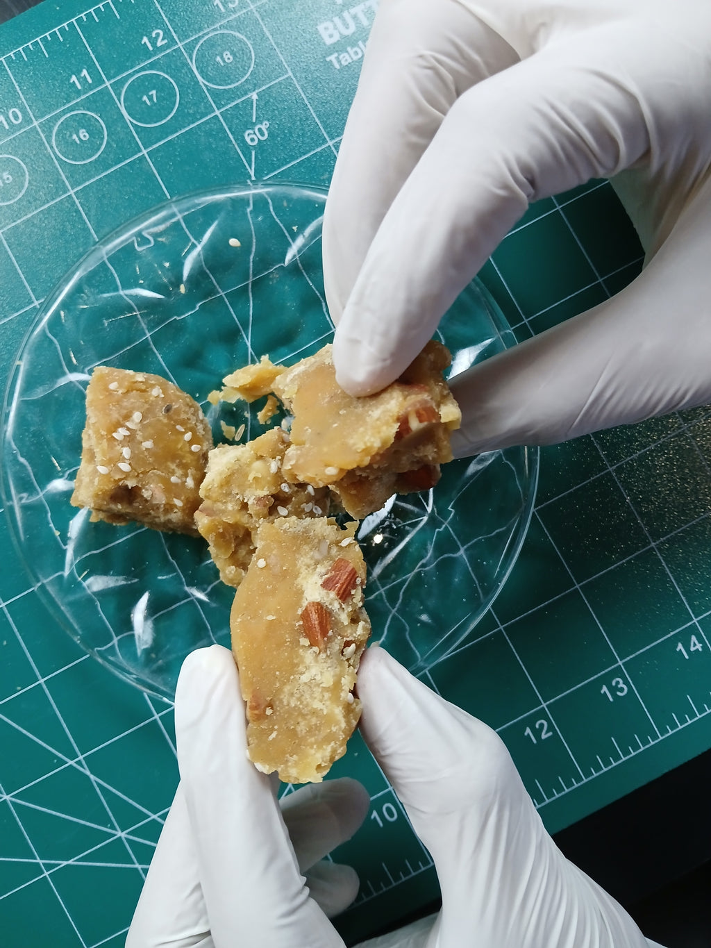 Organic Gur with Nuts , Mawa Wala Gur  ( فارم ہاؤس کا 99% خالص )